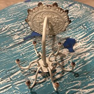 Vintage Look Off White Metal Swivel Holder for Jewelry/Scarf/Belt (Wall Hanger)